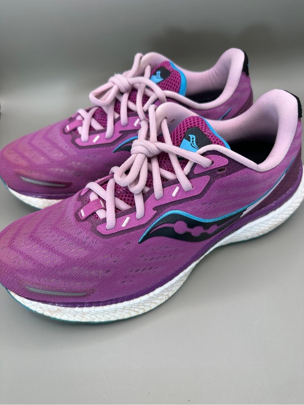 Saucony Women's Pink-Purple Athletic Running Shoes with Blue Accents